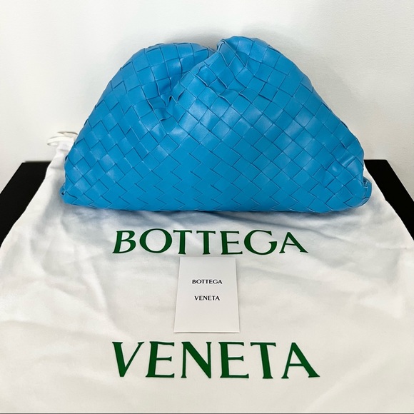 4️⃣0️⃣0️⃣0️⃣ Bottega Veneta Blue Intrecciato Large Pouch - Picture 3 of 14